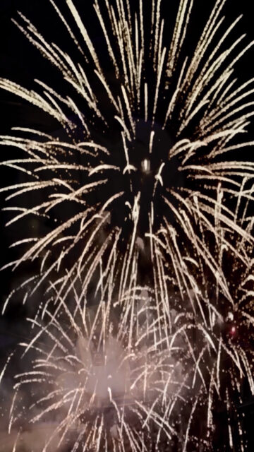 Gesundes neues Jahr wünscht der Eisdealer!
#musik #gesundesneuesjahr #feuerwerk #schlagzeug #fretlessbass #kontrabass #violine #cubase #drums #bass #happynewyear2026 #happynewyearsong #HappyNewYear #happynewyears #happynewyear #bestwishes